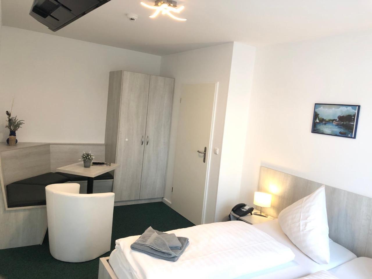 Hotel Neu-Helgoland à Berlin Extérieur photo
